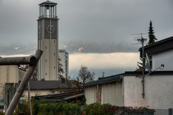Herbtlicher Blick auf Kirche