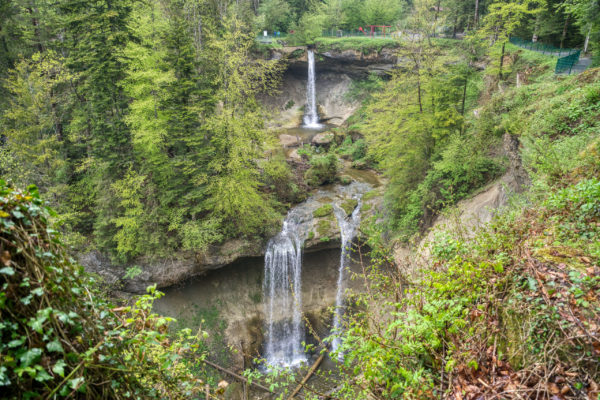 Im Landbus zu den Scheidegger Wasserfällen
