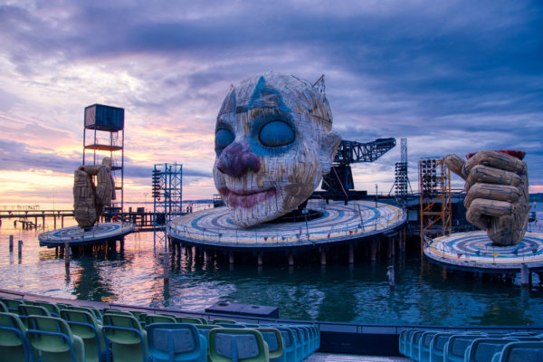 Abendstimmung um die Festspielbühne